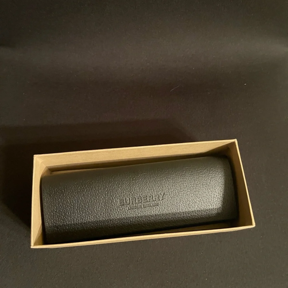 🔥🔥🔥Burberry Sunglasses 68MM - Picture 5 of 16